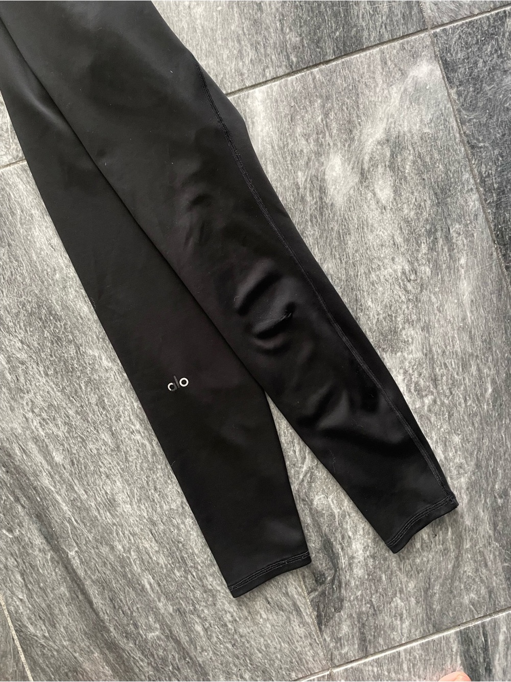 ALO Yoga Black Leggings - Picture 3 of 6